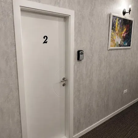 5 דירה *